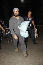 Aamir Khan snapped at airport on 23rd Jan 2017 (3)_5886f18a31998.jpg