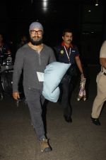 Aamir Khan snapped at airport on 23rd Jan 2017 (4)_5886f18ad7e70.jpg