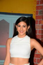 Amyra Dastur on the sets of The Kapil Sharma Show on 23rd Jan 2017 (5)_5886f4bab954b.jpg