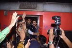 Shah Rukh Khan takes train to Delhi on 23rd Jan 2017 (8)_5886f58db7bc9.jpg