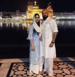 Bunty Walia snapped at golden temple blessed by a baby boy_5888408c569c1.jpg