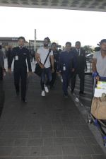 Shahid Kapoor snapped at airport on 24th Jan 2017 (4)_5888410661323.jpg