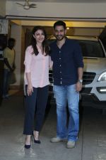 Soha Ali Khan and Kunal Khemu snapped on the occasion of their wedding anniversary on 25th Jan 2017 (2)_58899e1861ab6.jpg