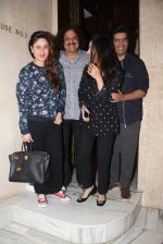 Kareena Kapoor and Sophie Chaudhary snapped at Manish Malhotra house on 26th Jan 2017 (19)_588aef2a03262.jpg