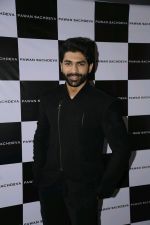 Taaha Shah for designer Pawan Sachdeva (5)_588ae2917d63d.jpg