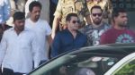 Salman Khan snapped at Airport - Returns from Jodhpur (5)_588df34a21335.jpg