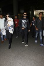 Shahid Kapoor, Mira Rajput snapped at airport on 28th Jan 2017 (45)_588dfd3ce7d8d.JPG
