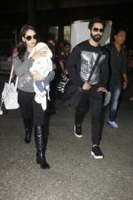 Shahid Kapoor, Mira Rajput snapped at airport on 28th Jan 2017 (51)_588dfd434a645.JPG