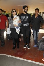 Shahid Kapoor, Mira Rajput snapped at airport on 28th Jan 2017 (62)_588dfd9cc8620.JPG
