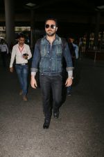 Emraan Hashmi snapped at airport on 30th Jan 2017 (29)_58903052c659e.jpg