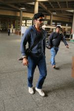 Farhan Akhtar snapped at airport on 30th Jan 2017 (10)_589030808f26f.jpg