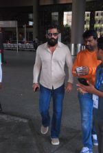 Sunil Shetty snapped at airport on 31st Jan 2017 (7)_5891880f8f33f.JPG