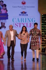 Varun Dhawan walk the Ramp For Cancer Patients at Fevicol Caring with Style on 26th Feb 2017 (28)_58b3df57aba5d.JPG