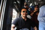  Vivek Oberoi snapped travelling by local train to Kelve Road on 20th March 2017 (37)_58cf8750363f2.JPG