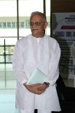 Gulzar At whistling Wood international Interact To Student on 23rd March 2017 (11)_58d519cdbb03f.JPG