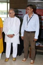 Gulzar At whistling Wood international Interact To Student on 23rd March 2017 (13)_58d519d146ee5.JPG