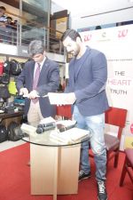 John Abraham at DR.Aashish Contractor Book Launch on 24th March 2017 (60)_58d624790cad2.JPG