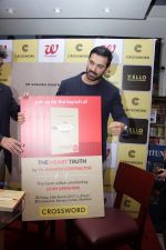 John Abraham at DR.Aashish Contractor Book Launch on 24th March 2017 (76)_58d6249104402.JPG