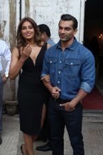 Bipasha Basu & Karan Singh Grover at the Launch Of Springfit Mattress Autograph Collection on 25th March 2017 (98)_58d7a2bc9a731.JPG