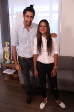 Nia Sharma & Namit Khanna at an Interview For Web Series Twisted on 25th March 2017 (7)_58d79f4e35dbc.JPG