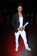 Hrithik Roshan On Red Carpet Of Hello Hall Of Fame Awards on 29th March 2017 (30)_58dcceed0a3ce.jpg