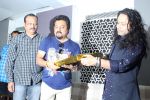 Kailash Kher at the Song Launch Of Vote Do For Movie Blue Mountains on 29th March 2017 (23)_58dcd1248fc07.JPG