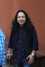 Kailash Kher at the Song Launch Of Vote Do For Movie Blue Mountains on 29th March 2017 (3)_58dcd0f91e4d2.JPG