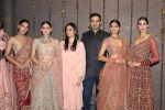Deepti Gujral at the Unveiling Of Shyamal & Bhumika�s Spring Summer 17 Collection on 31st March 2017 (70)_58dfa19c884b8.JPG