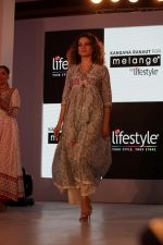 Kangana Ranaut Walk On Ramp For Lifestyle Discover The Latest Collection on 14th April 2017 (2)_58f368349c38d.JPG