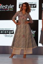 Kangana Ranaut Walk On Ramp For Lifestyle Discover The Latest Collection on 14th April 2017 (6)_58f3683a56540.JPG