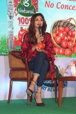 Shilpa Shetty at Launch Of B Natural Fruits Beverages on 12th April 2017 (32)_58f373649083b.JPG