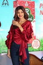 Shilpa Shetty at Launch Of B Natural Fruits Beverages on 12th April 2017 (37)_58f37370701ba.JPG