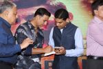 Akshay Kumar at The Book Launch Of Veerappan Chasing The Brigand on 19th April 2017 (31)_58f8960678165.JPG