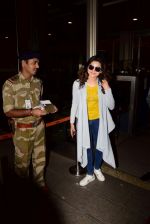 Urvashi Rautela Spotted At Airport on 21st April 2017 (13)_58faf7b6bfd34.JPG