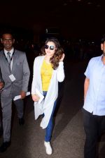 Urvashi Rautela Spotted At Airport on 21st April 2017 (2)_58faf7aae7298.JPG