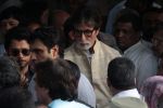 Amitabh Bachchan at the Funeral Of Veteran Actor Vinod Khanna on 27th April 2017 (91)_5902e5d587e88.JPG