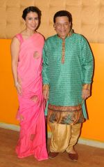 Shivrani Somaia with  Anup Jalota during music Launch fo the album MAAI RI  _59193b1b73500.JPG