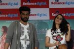 Shraddha Kapoor, Arjun Kapoor Promotes Half Girlfriend at Reliance Digital Store on 20th May 2017 (19)_5921250ec40a2.JPG