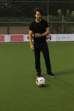 Tiger Shroff at the Launch Of The Second Edition Of Super Soccer Tournament on 28th May 2017 (2)_592bc9815c5ca.JPG
