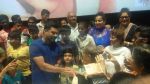 R Madhavan Celebrate His Birthday With His Fan By Attending Special Screening Of Saala Khadoos on 1st June 2017 (1)_59310e5ad5291.jpeg