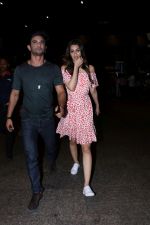 Sushant Singh Rajput, Kriti Sanon Spotted At Airport on 1st June 2017 (9)_59310e9a2d536.JPG