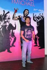 Tiger Shroff Unveils Graffiti Artwork Of Ravi Kaul on 2nd June 2017 (34)_5932a6b1d5312.JPG