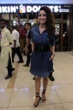 Yami Gautam At The Store Launch Of Project Eve on 2nd June 2017 (4)_5932b647cd52f.JPG