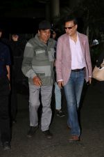 Dharmendra Spotted At International Airport on 4th June 2017 (3)_5934cdd4a9c84.JPG