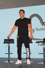 Salman Khan at the Launch Of Being Human Electric Cycles on 5th June 2017 (9)_5936496d2f8a0.JPG