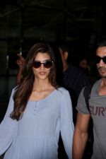 Kriti Sanon Spotted At Airport on 8th June 2017 (11)_59396099a2d05.JPG