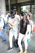 Shahid Kapoor, Mira Rajput Spotted At Airport on 7th June 2017 (3)_5938f2606902f.JPG