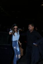 Deepika Padukone Spotted in Mumbai on 8th June 2017 (7)_593a4228f41af.jpg