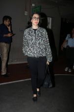 Karisma Kapoor at the airport on 10th June 2017 (10)_593bc001459b4.jpeg