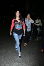 Shruti Haasan at the airport on 10th June 2017 (19)_593bc1cd469a1.jpeg